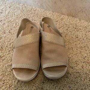 BZees woven sling back, Tan Sz 8.5